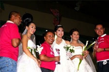 Mr. Daryl Villarin (third from left) stands proud beside his model-bride as he shows off his trophy for winning the Gandang Pinay Bridal Make up Competition -GenSan Leg.  Photo by Gajovy