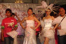 Mr. Armand Montano and Mr. Carlos Durana poses with their trophies and model brides during the Ever Bilena Gandang Pinay Make-up Competition Awarding Ceremony during the Kasalan sa Bacolod wedding fair and exhibit.